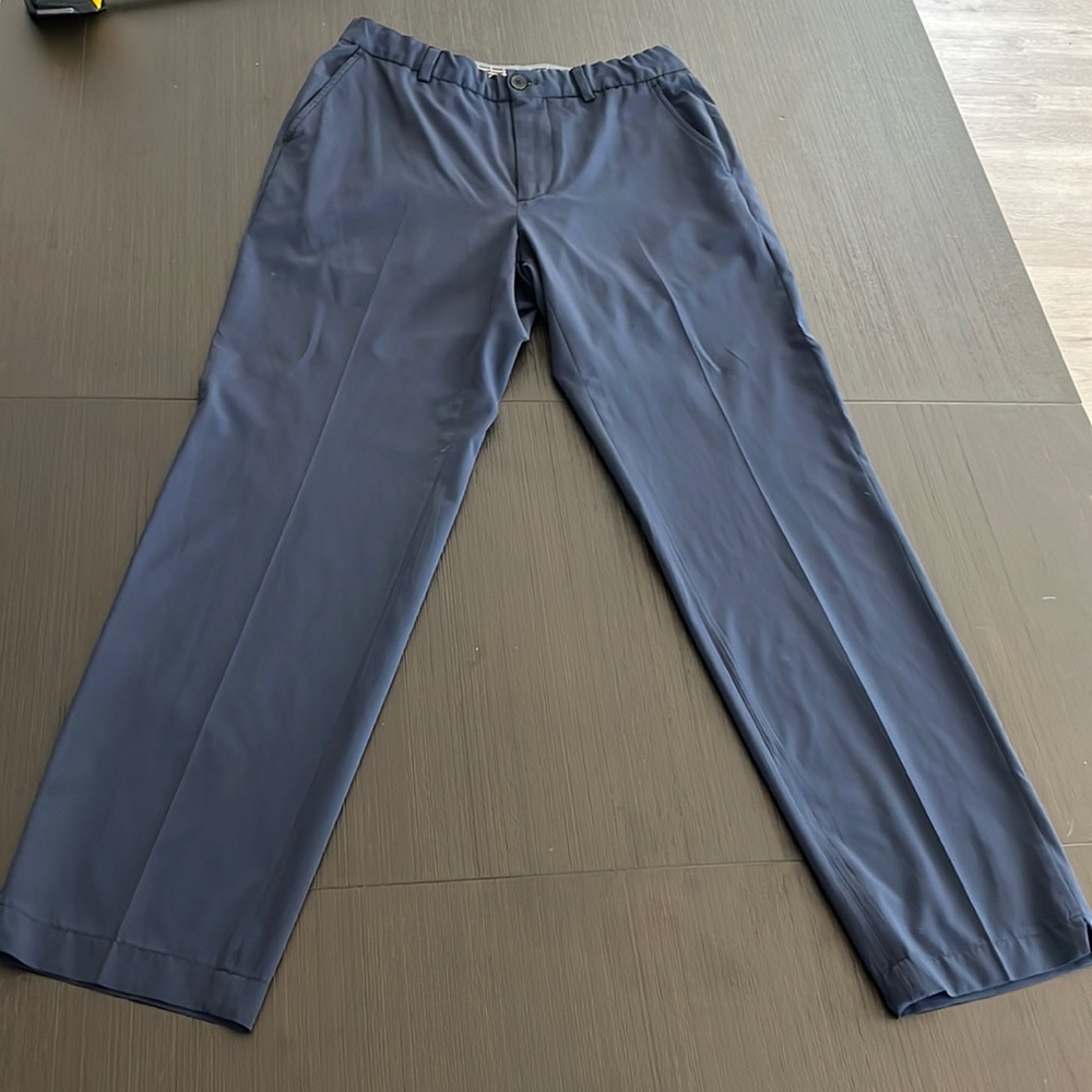 Men’s navy Brooks Brothers Tech Golf Pants 33/32